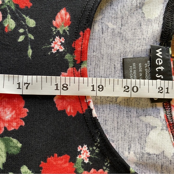 Peplum blouse Beautiful Roses on Black background - Picture 7 of 9